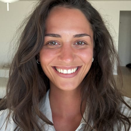 Portrait d'une habitante du quartier des Jardins de la Fontaine après sa demande de devis à Nîmes